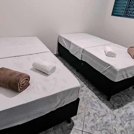 Pousada Roosevelt Quarto 03 - Pousada Central Prox Rodoviaria E Dist Industrial Hotel Uberlândia Buitenkant foto