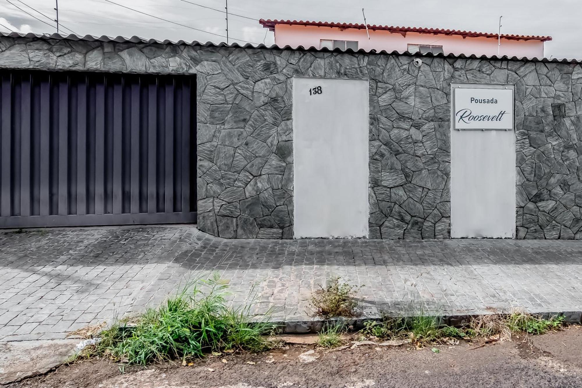 Pousada Roosevelt Quarto 03 - Pousada Central Prox Rodoviaria E Dist Industrial Hotel Uberlândia Buitenkant foto
