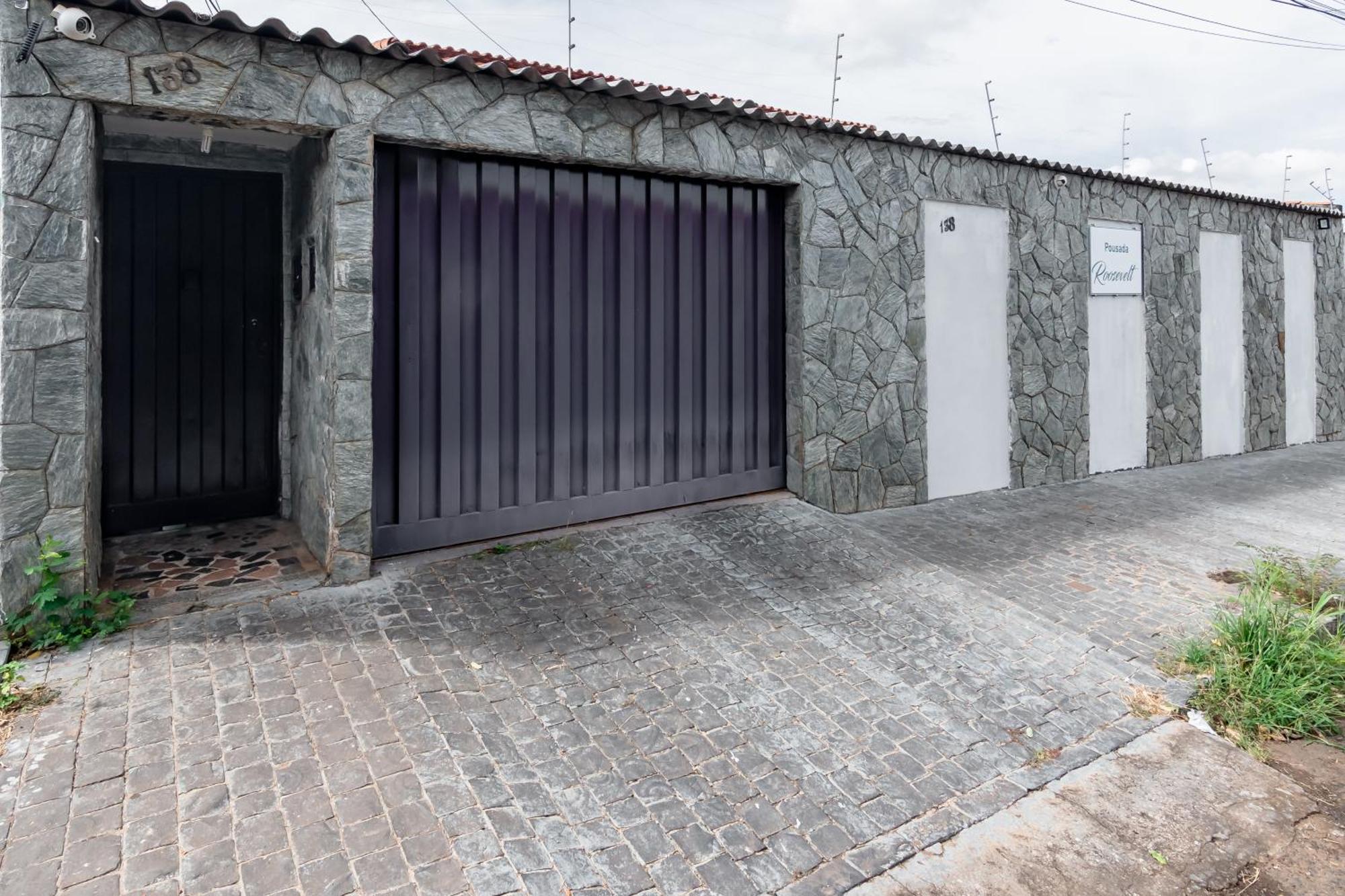 Pousada Roosevelt Quarto 03 - Pousada Central Prox Rodoviaria E Dist Industrial Hotel Uberlândia Buitenkant foto